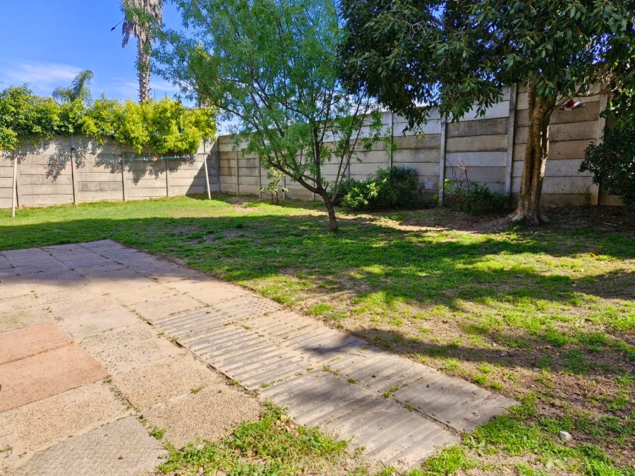 To Let 2 Bedroom Property for Rent in Vredekloof East Western Cape